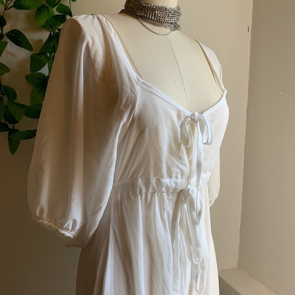 💥SOLD💥 White Coverup - Picture 5 of 7